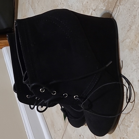 NWT Black wedge booties - Picture 5 of 6